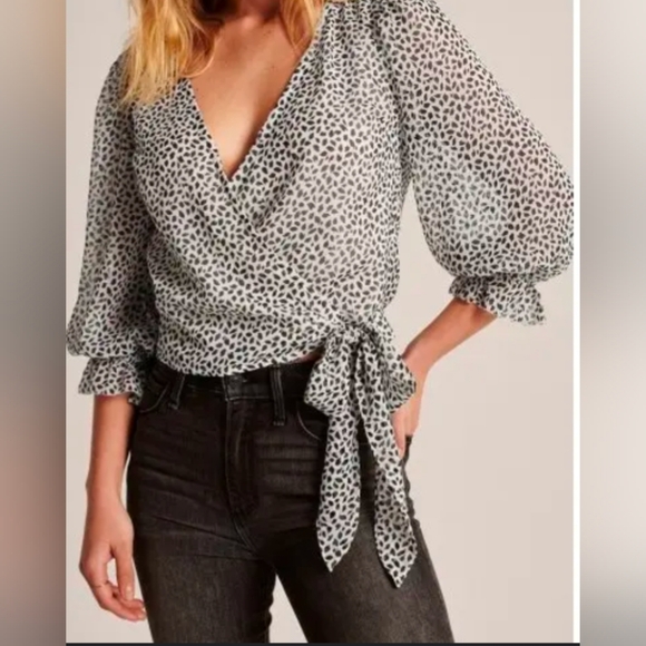 Abercrombie & Fitch Black and White Wrap Blouse - Picture 4 of 12